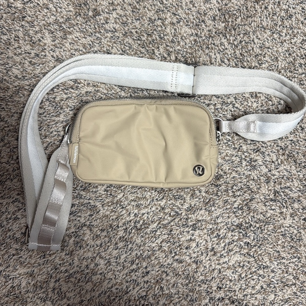 lululemon athletica Cream Crossbody Bag with Striped Tan Strap - Picture 3 of 5